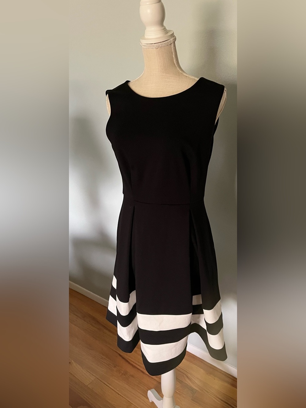 Calvin Klein Black Top with White Logo Tag - Picture 4 of 6